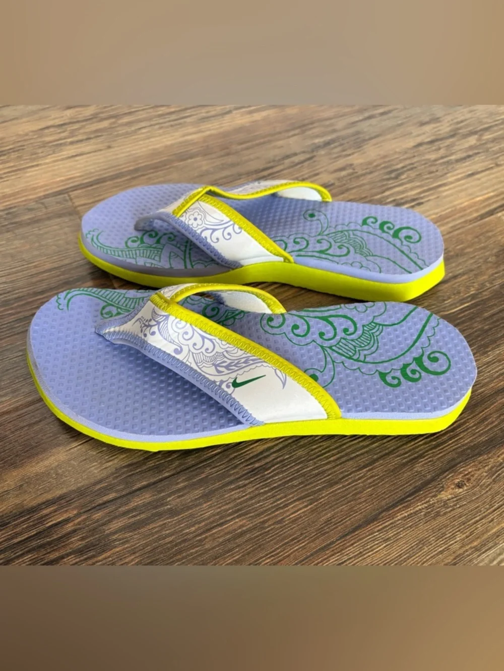 Y2K Nike Flip Flops Sandals Womens 6 Periwinkle Blue Lime Green Henna Pattern
